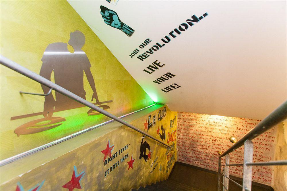 St Christopher's - Canal Paris