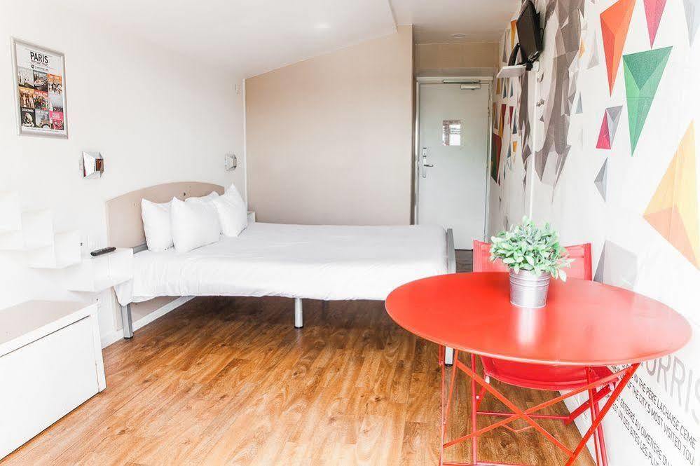 St Christopher's - Canal *