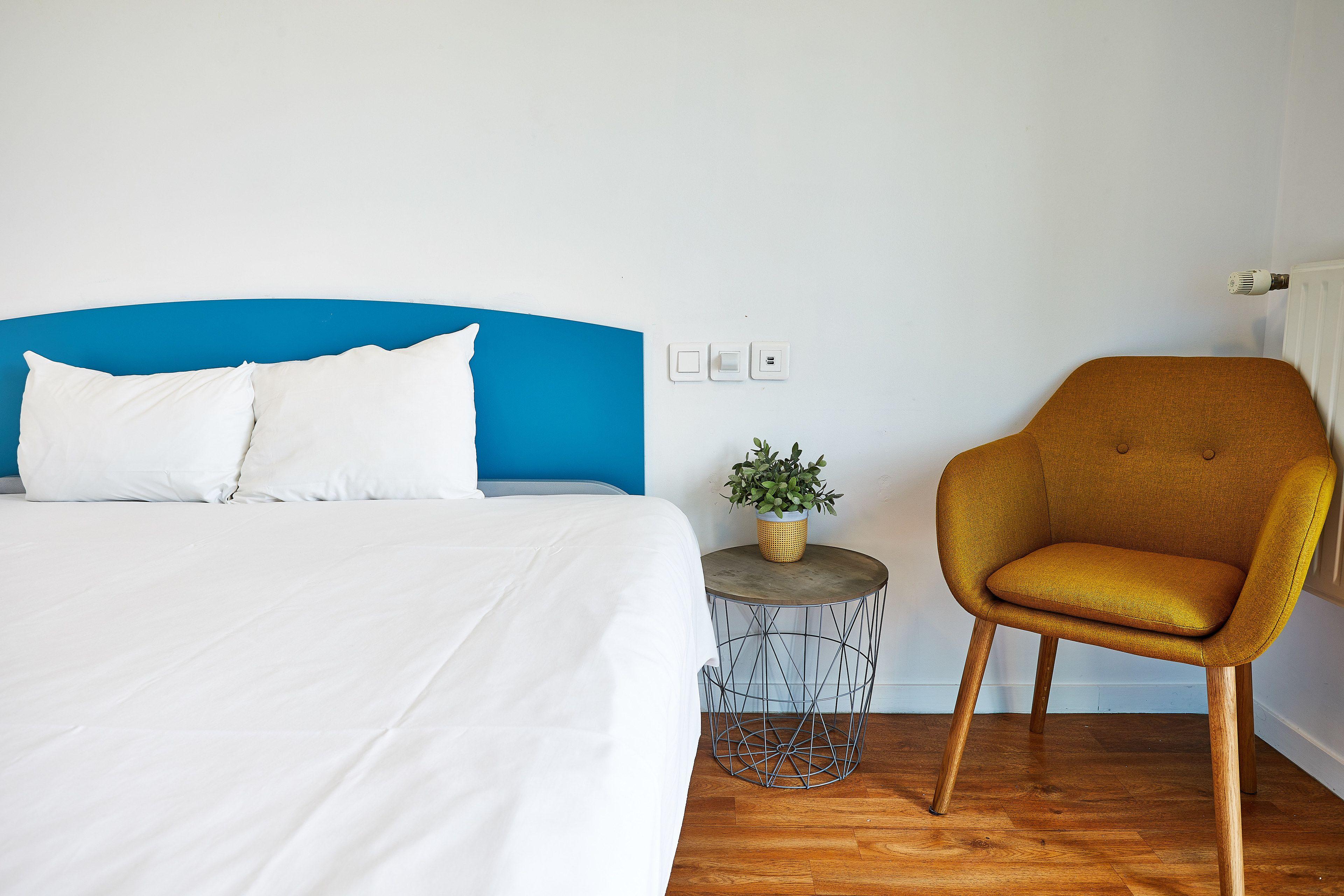 St Christopher's - Canal *